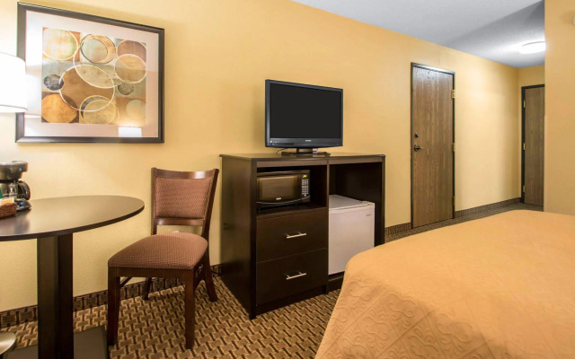Quality Inn & Suites Sun Prairie Madison East