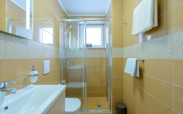 Villa Pave - Six-bedroom Villa With Terrace and Swimming Pool