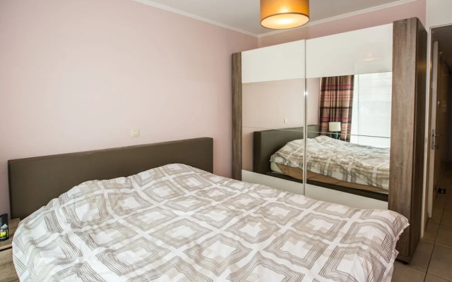 Central Stay Near Tram & Sea