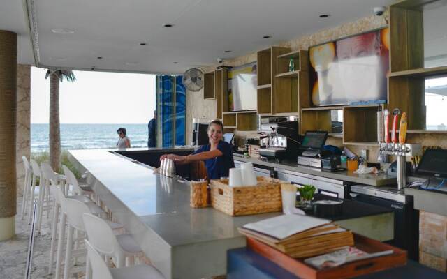 Oceanfront Luxury Hyde Beach Condo