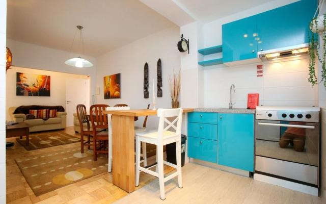 Johnny Ringo Family Apartment II