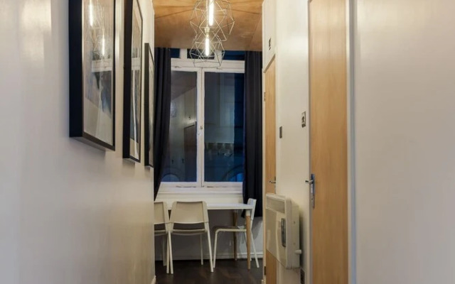 Kapsule Apartments