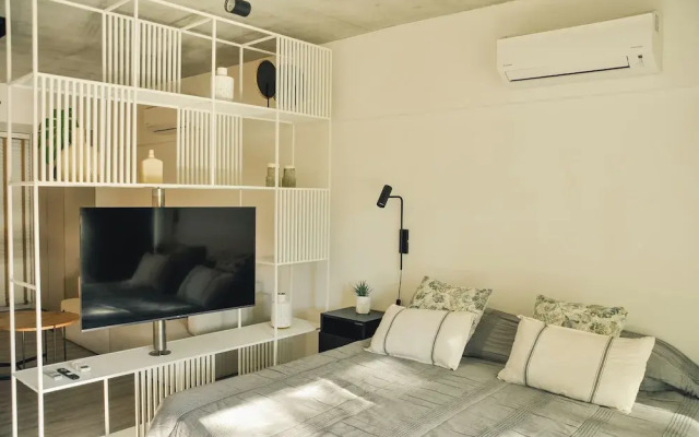 Studio with Amenities and River View by BT Homes