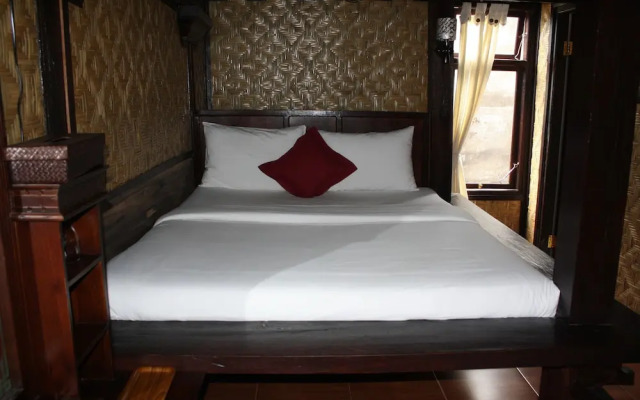 Batur Lakeside Hut