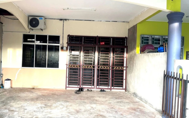 OYO Home 90492 Sena Homestay
