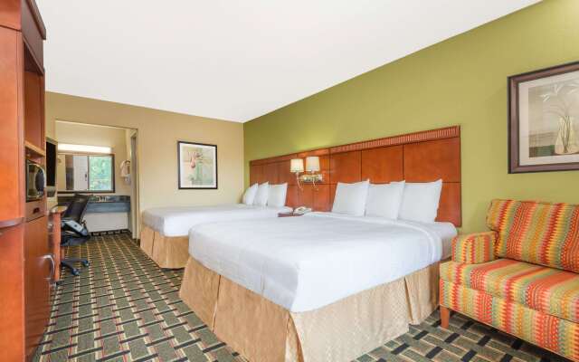 Days Inn by Wyndham Knoxville East