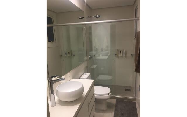 L' Adresse Reserve 203A