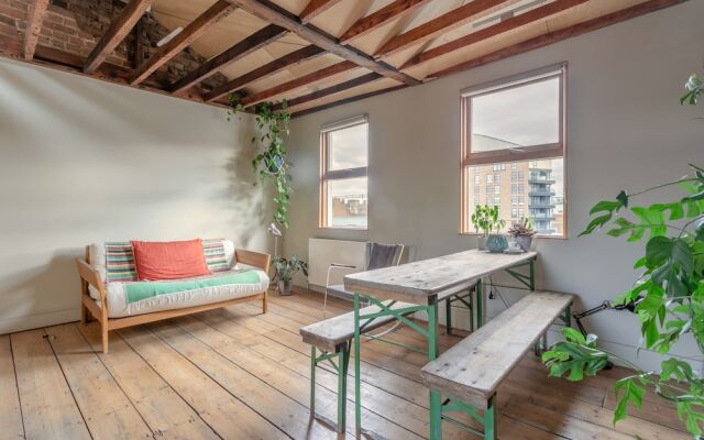 Bright, Spacious Two-bed in Hackney