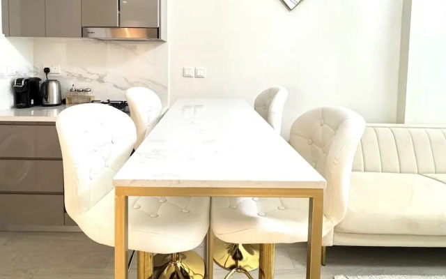 Tranquil 1BR Escape With Pool View in Meydan