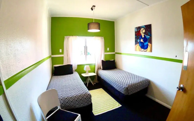 Ducks & Drakes Boutique Motel & Backpackers