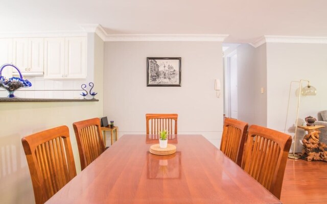 Rustic Hardwood 2 Bedroom Apartment in Randwick