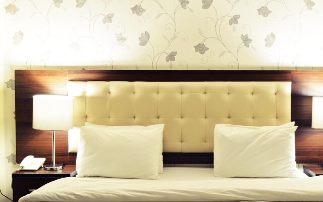 lancaster hotel apartments-Gardens