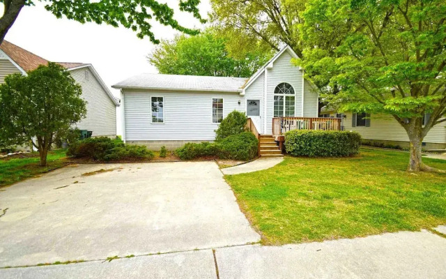 Fountain Road 13701 3 Bedroom Home by RedAwning