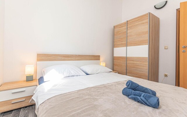 Amazing Home in Grebastica With Wifi and 4 Bedrooms