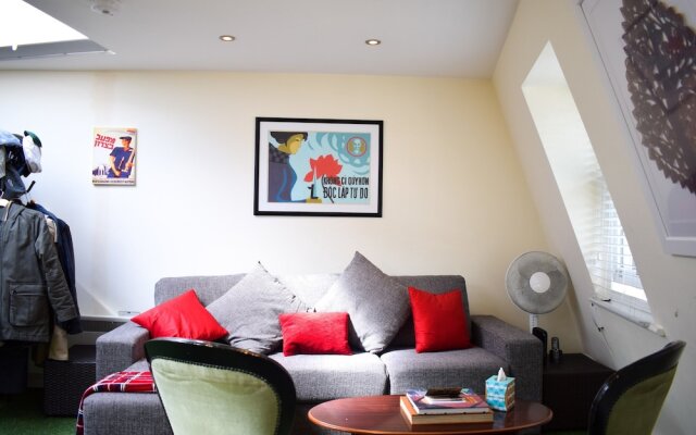 1 Bedroom Top Floor Flat In Fitzrovia