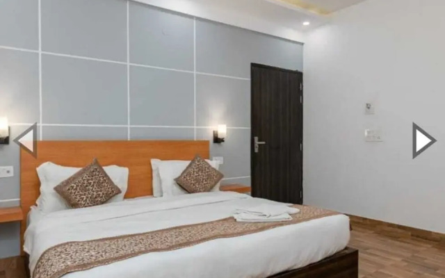 Saavi Hotel Sector 10
