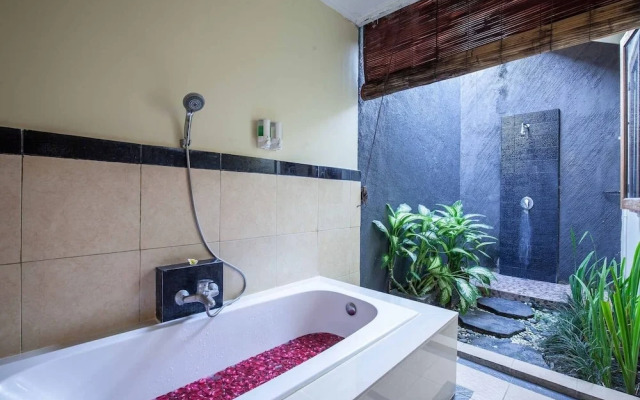 9-BR Private Pool Villa Walk to Seminyak Beach