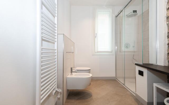 Luxury 2 in Como With 2 Bedrooms and 2 Bathrooms