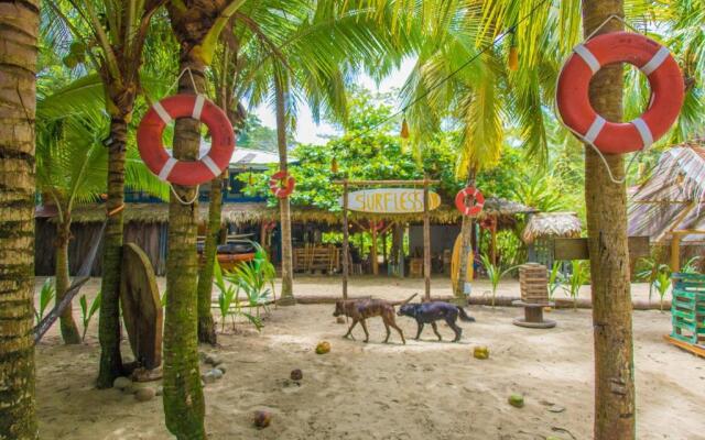 Playa 506 Beachfront Hostel