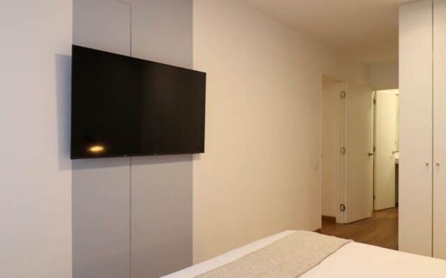 w Great 2BR With Balcony Miraflores