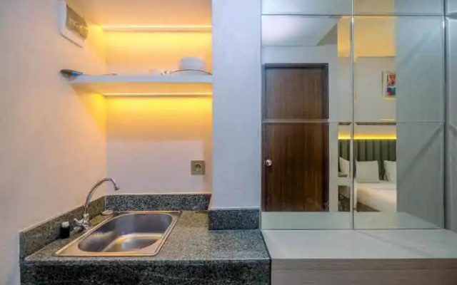 Comfy and Nice Studio Apartment at Transpark Cibubur By Travelio