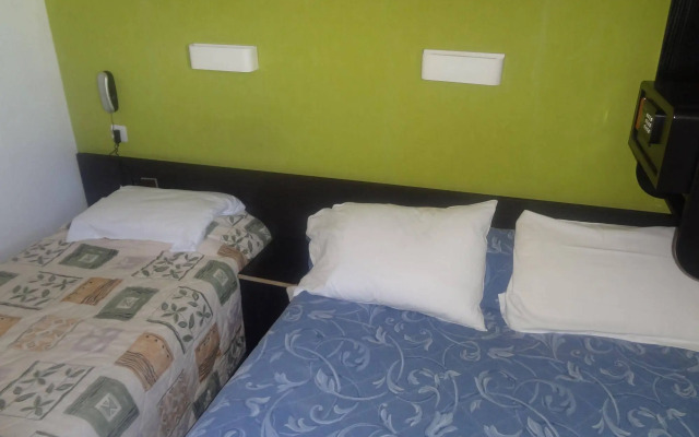 Rev'Hotel Coignières