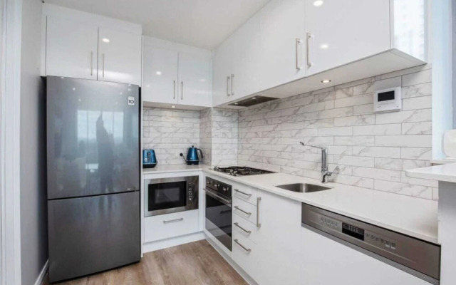 Beautiful 1 Bedroom Gold Coast Retreat With Free Parking