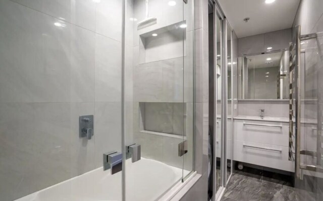 QV CBD 2 Bedroom with Wifi Parking - 972