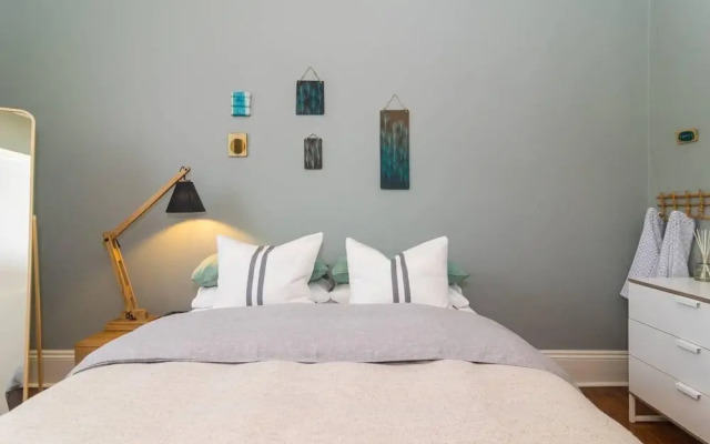 Blackbird at Arlo's - The heart of Glenelg - Wifi