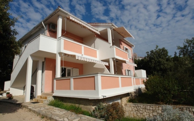 Apartment Uga2 - 70m from the beach: A2-prizemlje Mandre, Island Pag