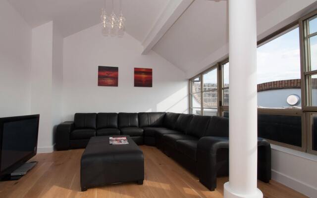 Veeve  Penthouse with Roof Terrace London Bridge