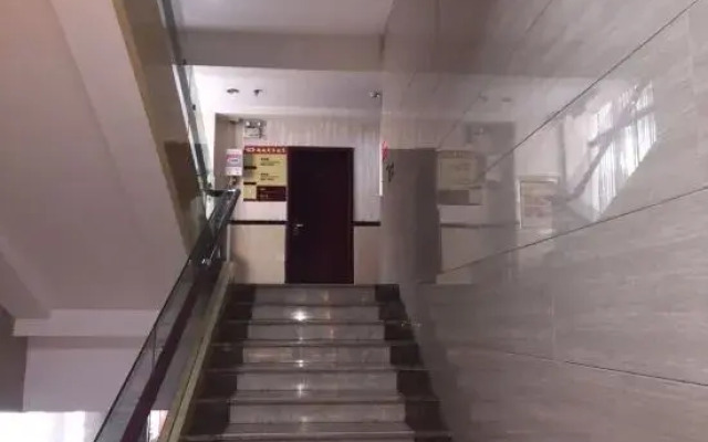 Xixia Chaoyue Business Hotel