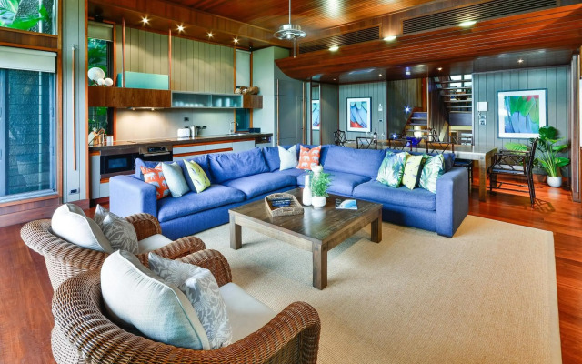 Yacht Club Villas