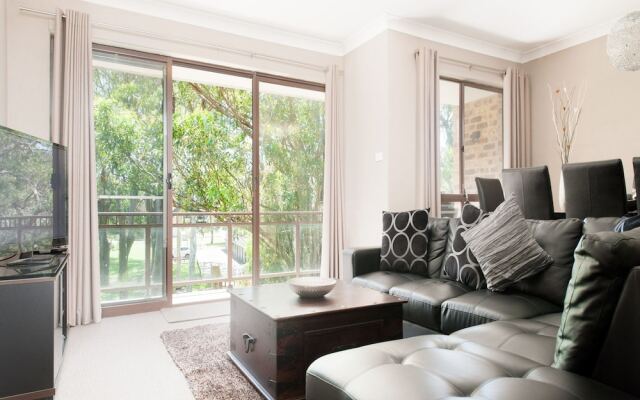 Nicholli, Bay Parklands, Unit 34/2 Gowrie Avenue