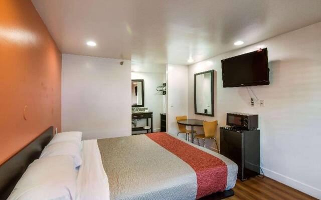 Rodeway Inn