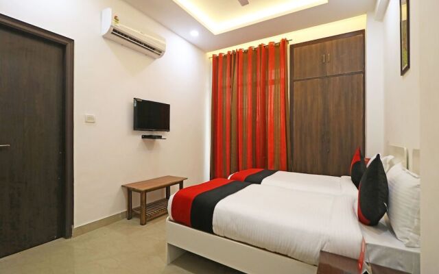 OYO 9915 Petals Inn