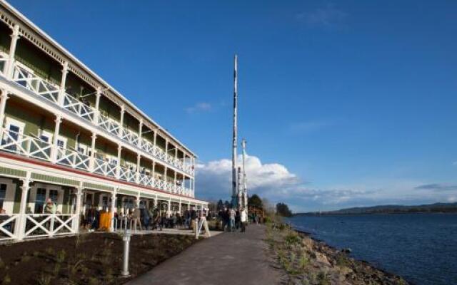 McMenamins Kalama Harbor Lodge