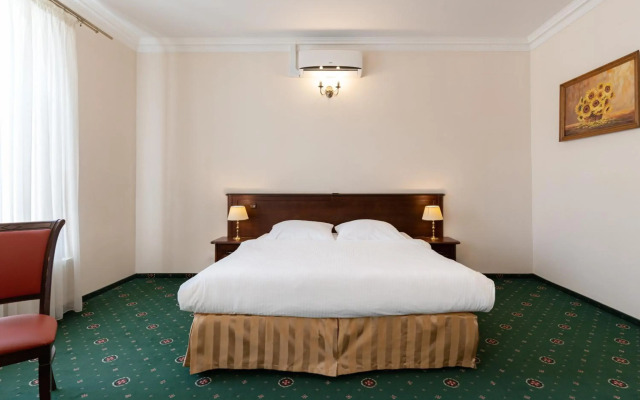 Royal Hotel