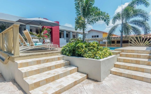 2BR 1BA Ground Level in the Heart of Aruba Pool