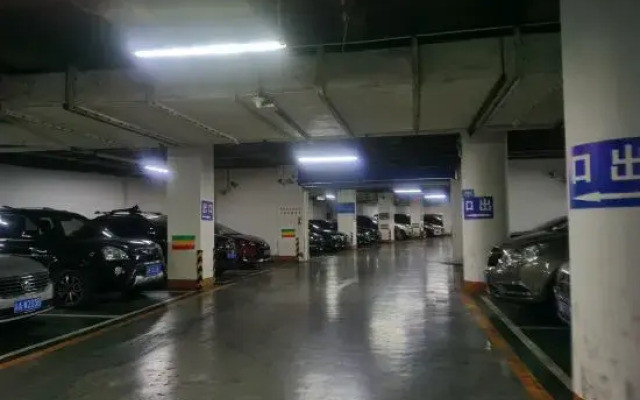 IU Hotel (Chongqing Nanping Wanda Plaza Light Rail Station)