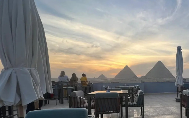 Pyramids Hotel