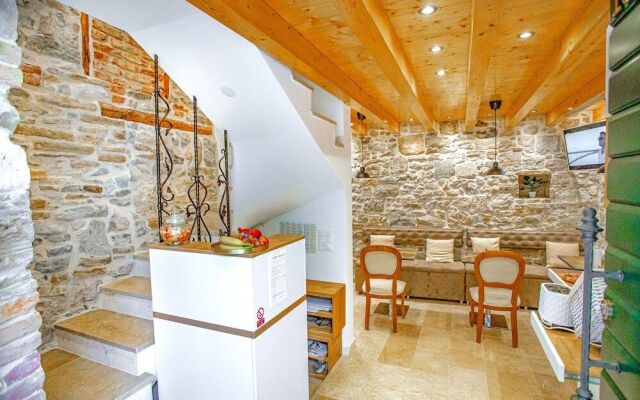 L U X E Split Luxury Rooms