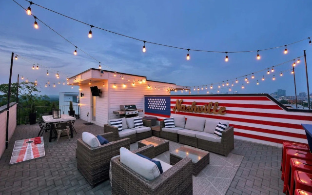 Rooftop Deck Shuffleboard BBQ Near Downtown