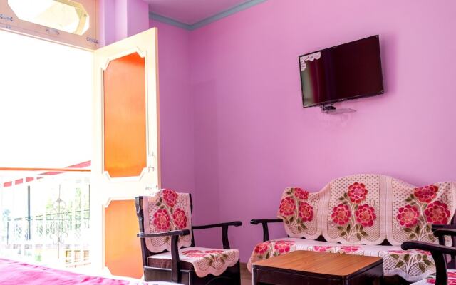 OYO 13829 Home Cozy Hill View Plaza McLoad Ganj