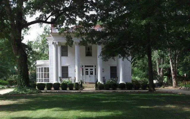 Madison Oaks Inn & Gardens