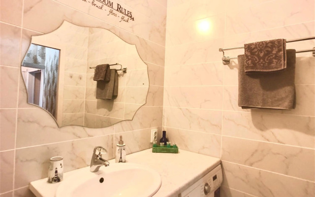 Cozy apartment with Mountain view