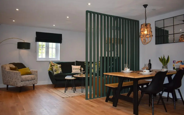 Luxury 2-bed Barn Conversion in Llansteffan