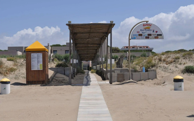 Cumeja Beach Club & Hotel