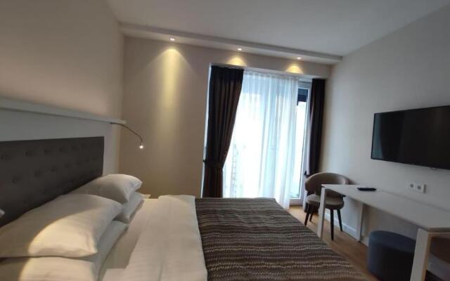 Leo Group Luxury Apartment 09-15 Alliance Palace