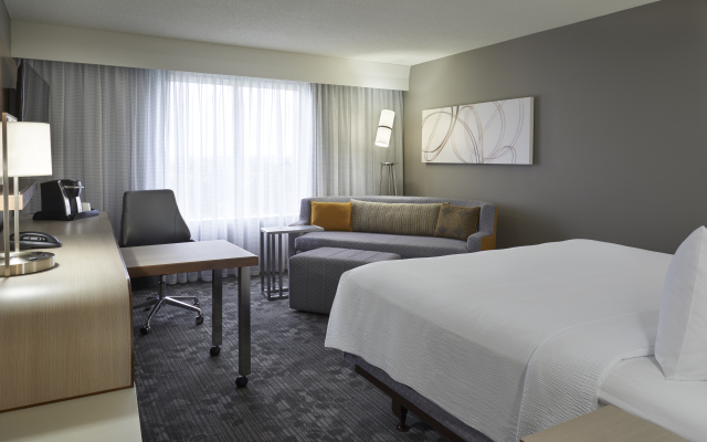 Courtyard by Marriott Toronto Airport